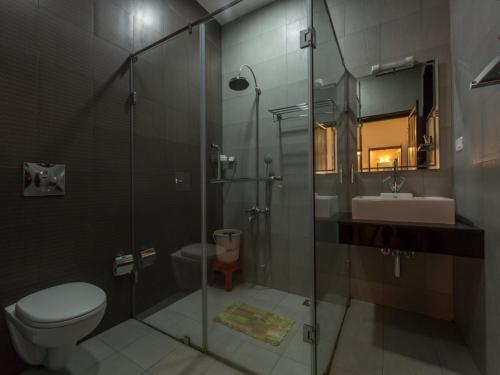 Ути: SaffronStays Milton Abbott Estate