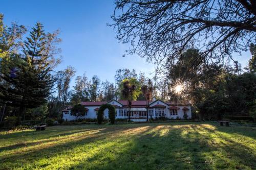Ути: SaffronStays Milton Abbott Estate