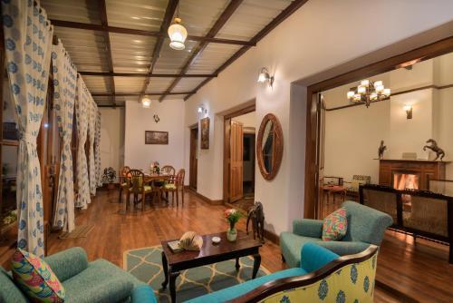 Ути: SaffronStays Milton Abbott Estate