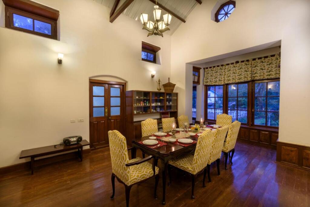 Ути: SaffronStays Milton Abbott Estate