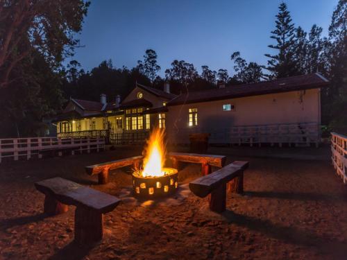 Ути: SaffronStays Milton Abbott Estate