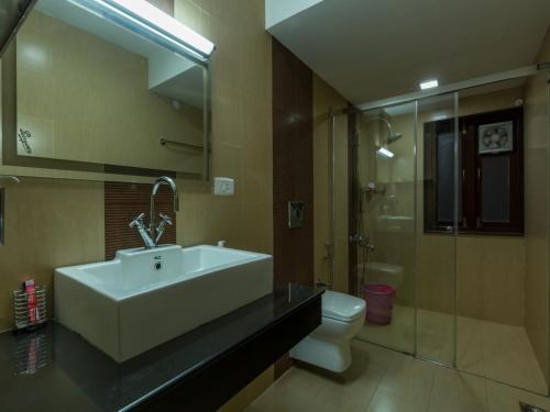 Ути: SaffronStays Milton Abbott Estate
