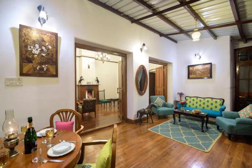 Ути: SaffronStays Milton Abbott Estate