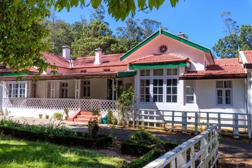 Ути: SaffronStays Milton Abbott Estate