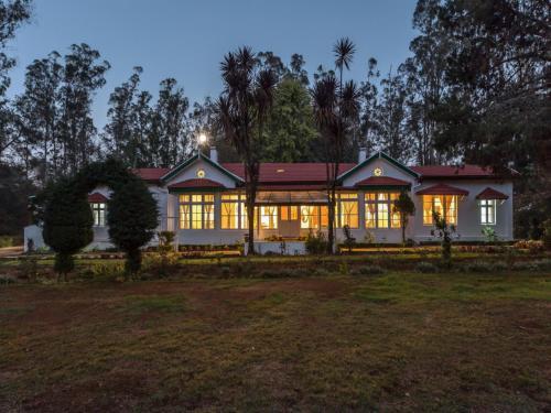 Ути: SaffronStays Milton Abbott Estate