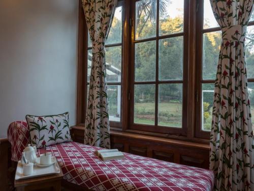 Ути: SaffronStays Milton Abbott Estate