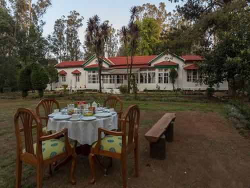 Ути: SaffronStays Milton Abbott Estate
