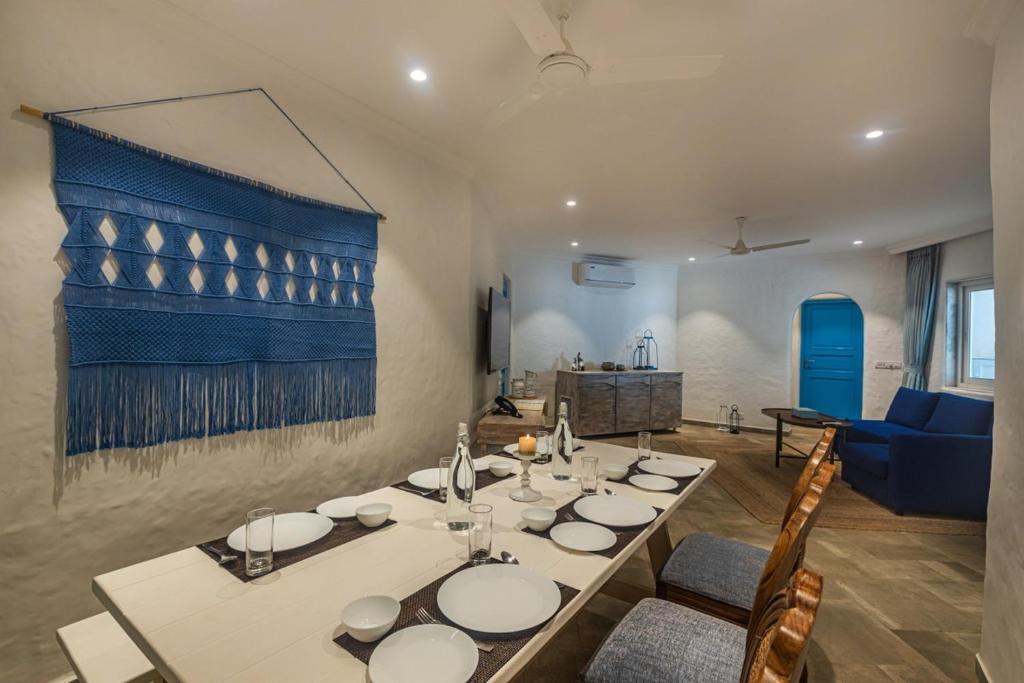 Хандала: Saffronstays Kairos Zeus