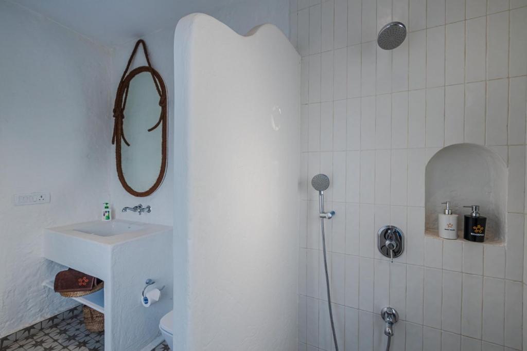 Хандала: Saffronstays Kairos Zeus
