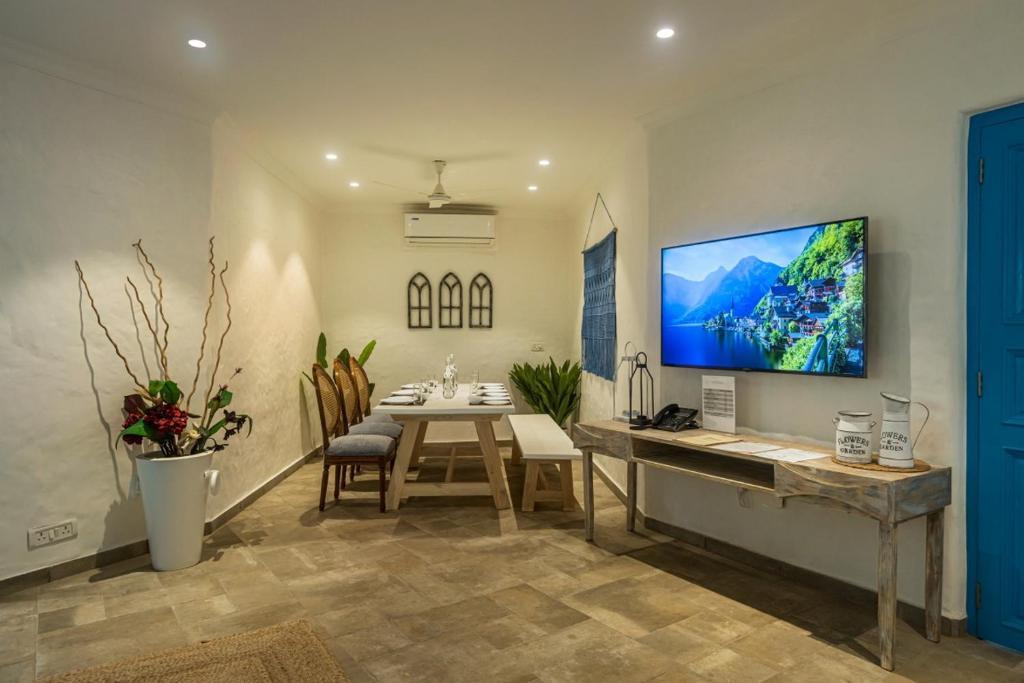 Хандала: Saffronstays Kairos Zeus