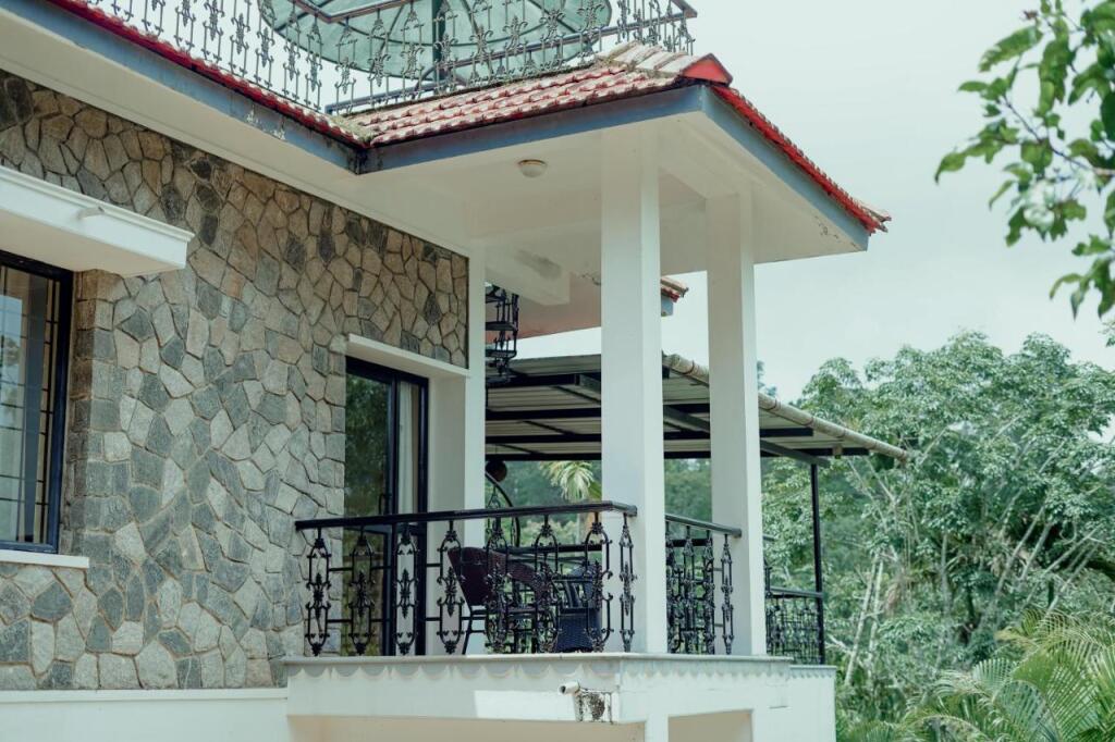 Султан-Батери: Saffronstays Cliff Haven, Wayanad