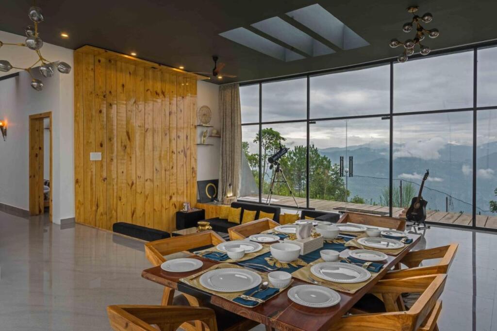 Раникхет: Saffronstays Glasshouse Celeste, Ranikhet
