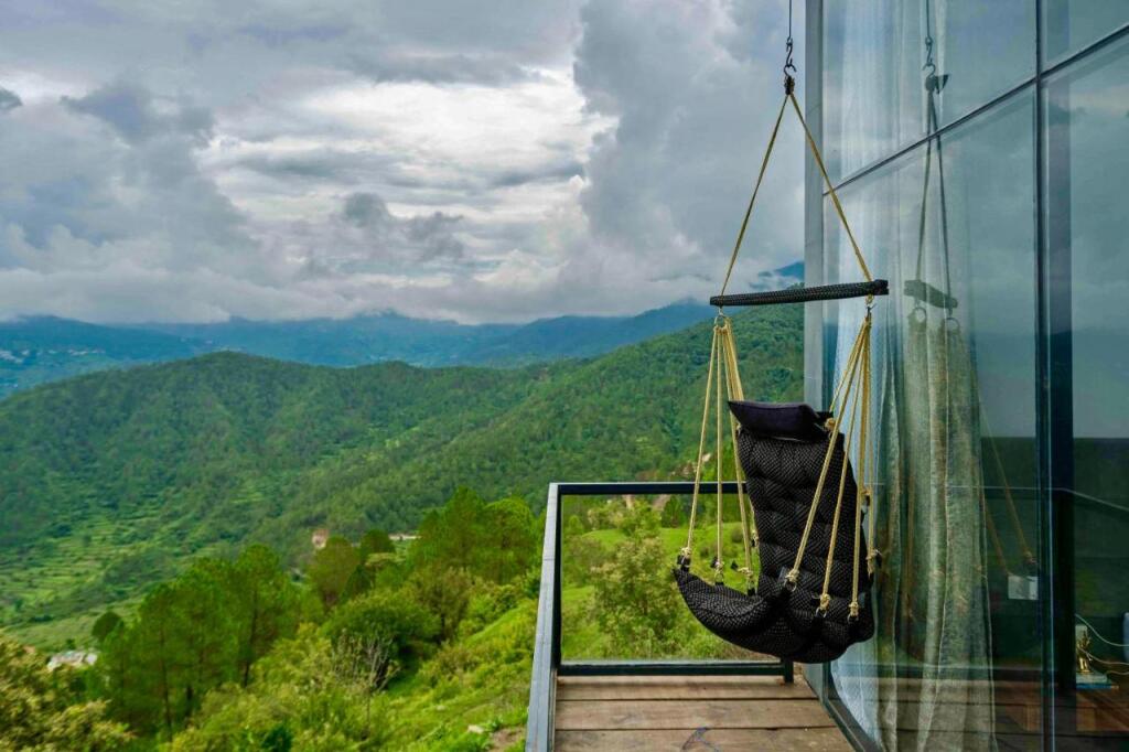 Раникхет: Saffronstays Glasshouse Celeste, Ranikhet