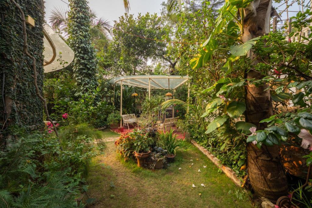 Мумбаи: Saffronstays Birdsong