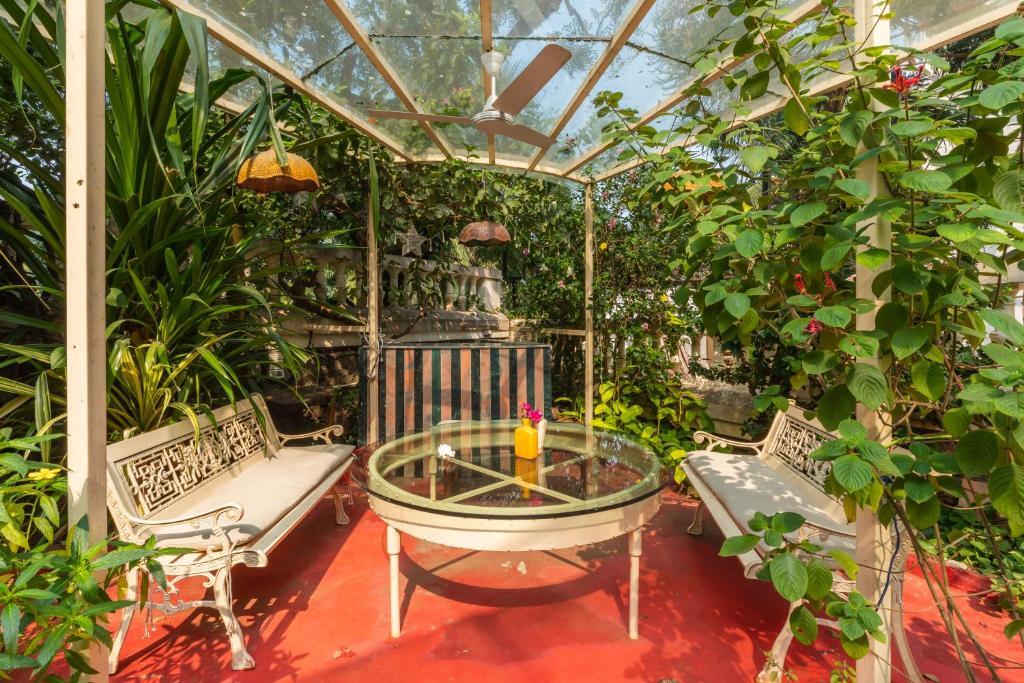 Мумбаи: Saffronstays Birdsong