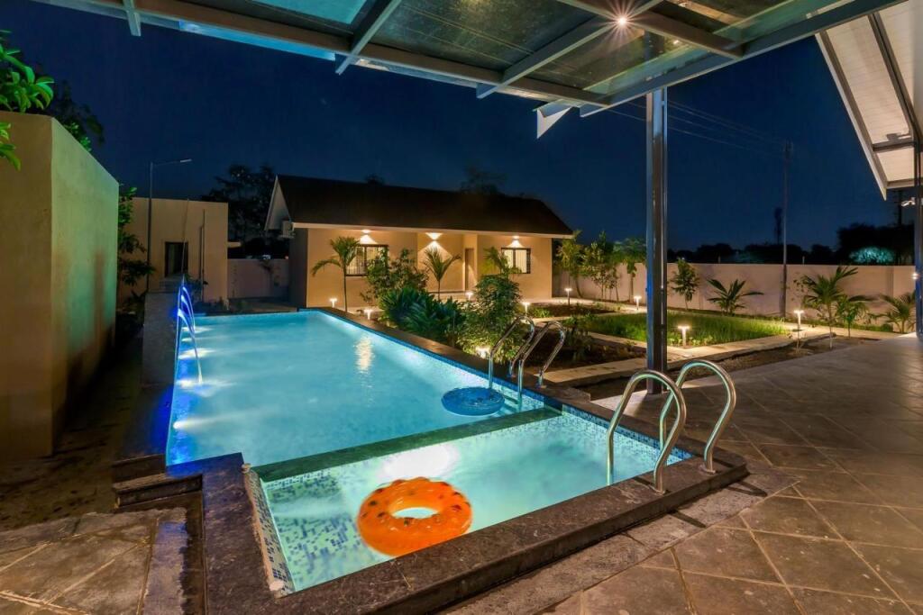Нашик: SaffronStays Eden, Nashik - pet-friendly villa with pool, jacuzzi & grape farm