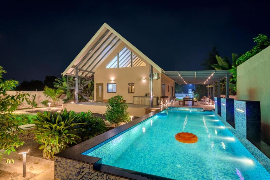 Нашик: SaffronStays Eden, Nashik - pet-friendly villa with pool, jacuzzi & grape farm