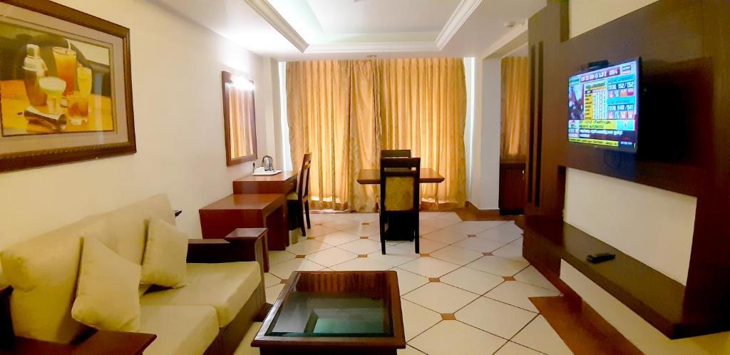 Эрамаллур: Emarald Hotel