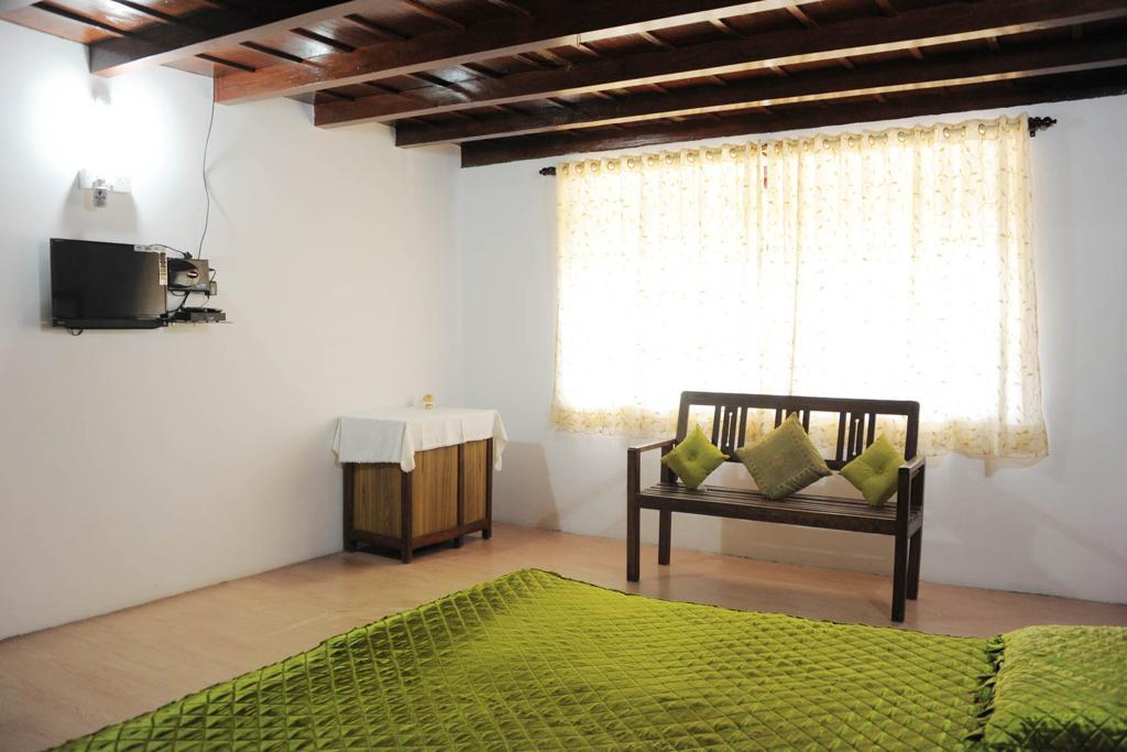 Кушалнагар: Family Estate Stay Near Murnad