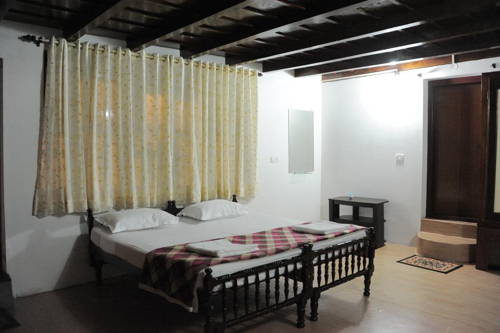 Кушалнагар: Family Estate Stay Near Murnad