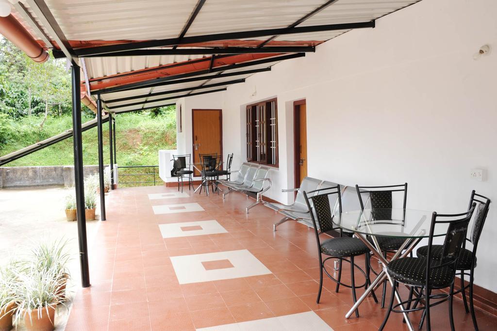 Кушалнагар: Family Estate Stay Near Murnad