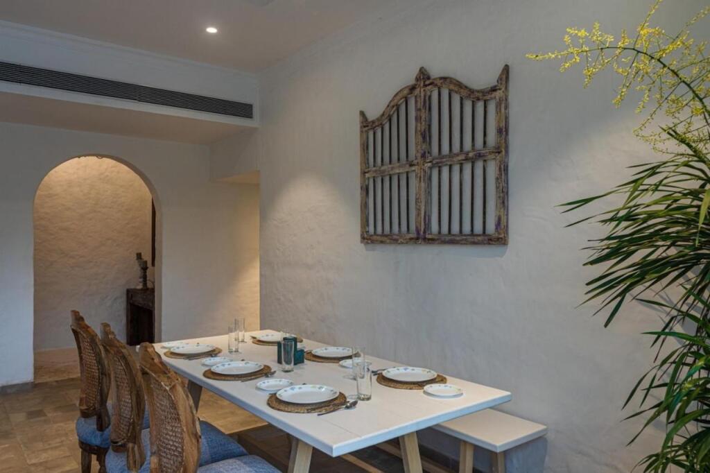 Хандала: Saffronstays Kairos Athena