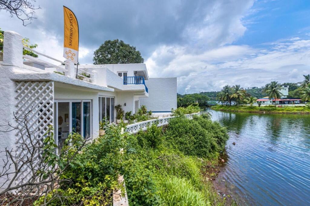Хандала: Saffronstays Kairos Athena