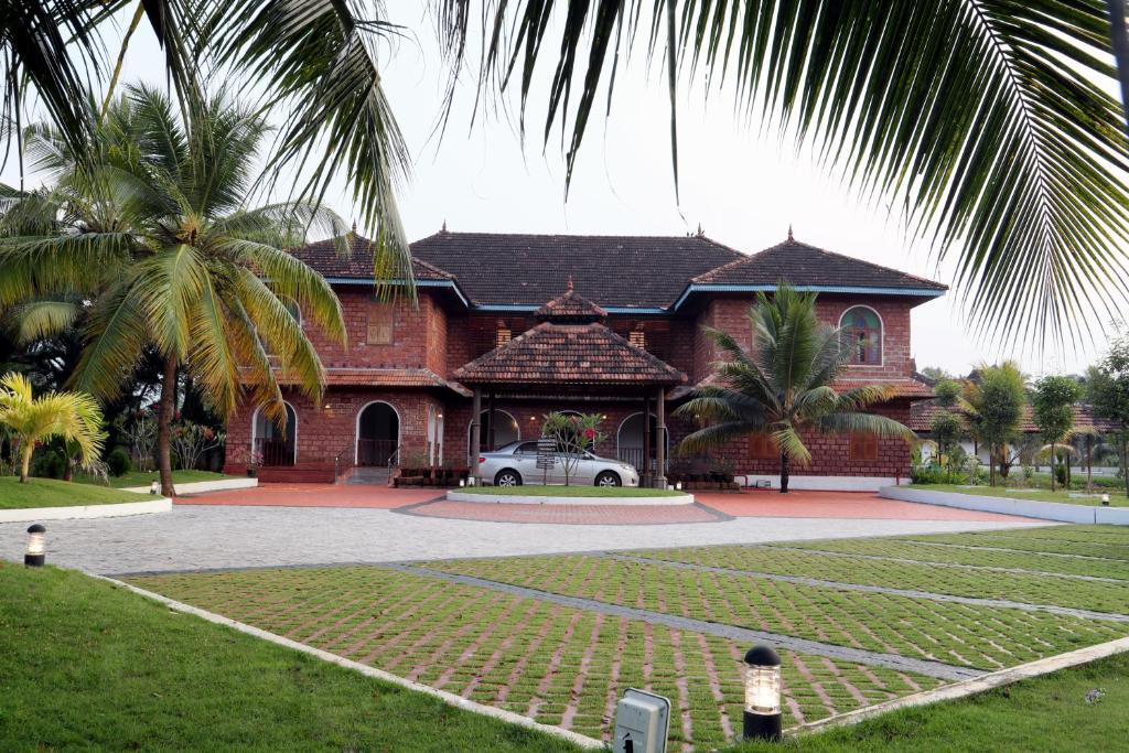 Кумараком: Kumarakom Heritage Resort