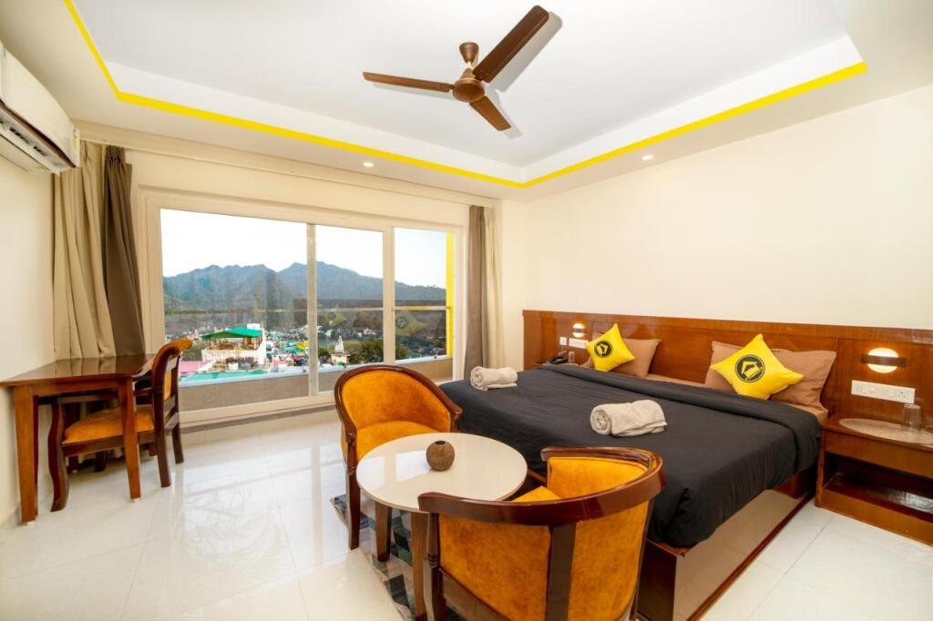 Ришикеш: The Hosteller Rishikesh, Laxman Jhula