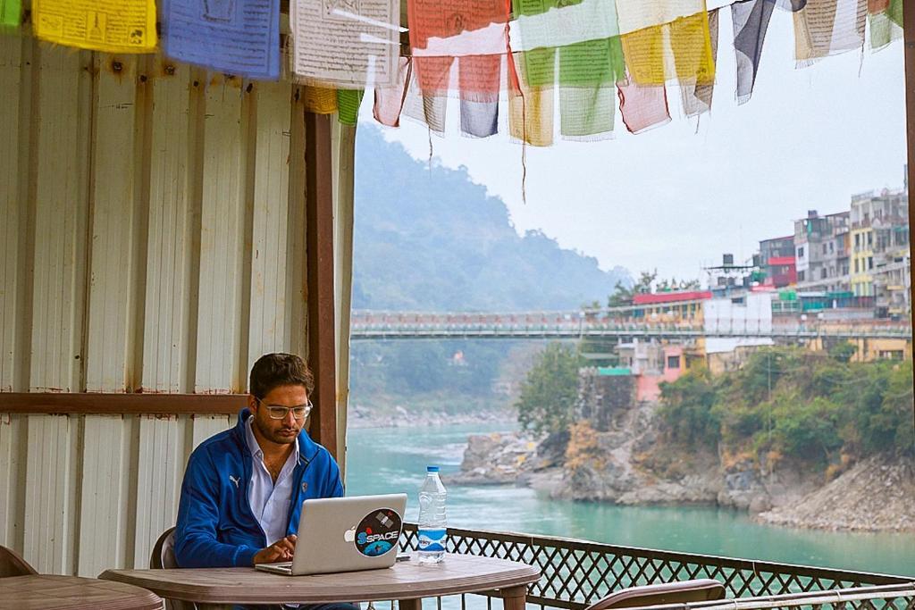 Ришикеш: Karwaan by the Ganges