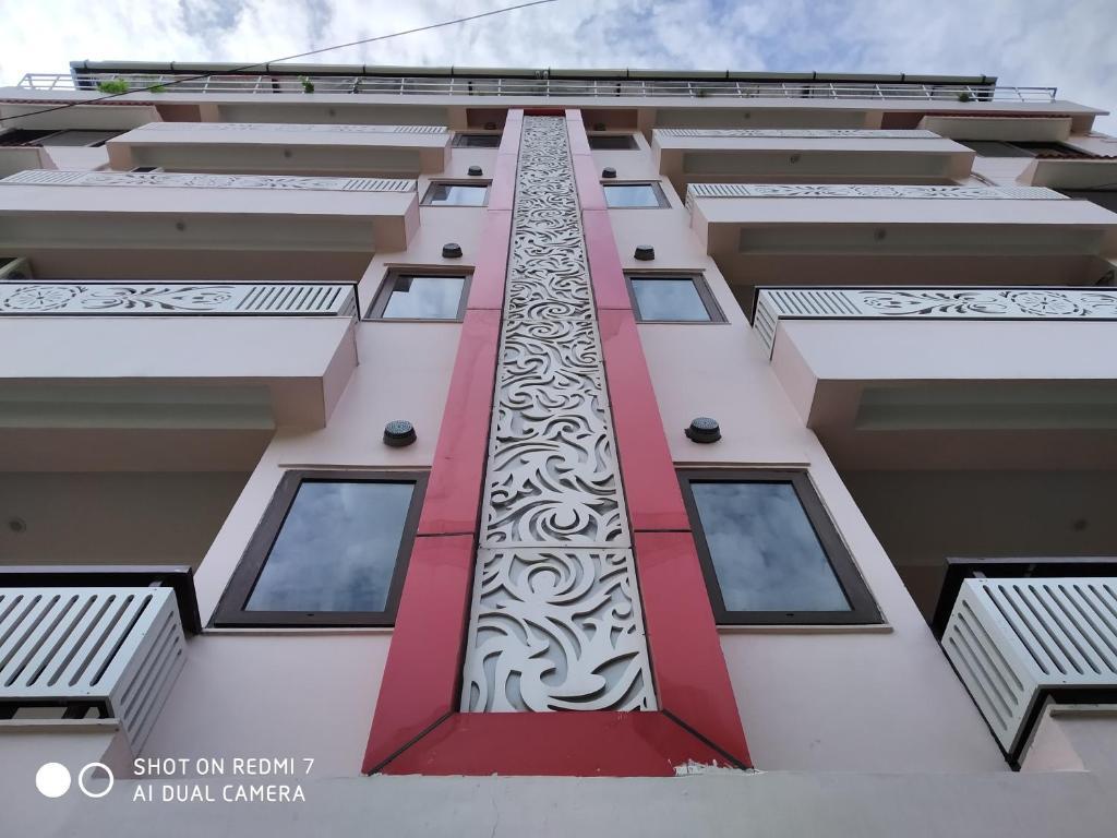 Ришикеш: Yellow Leaf Rishikesh
