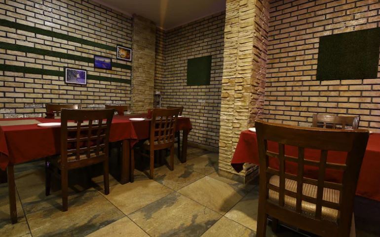 Дехрадун: The Golden Oyster Dehradun