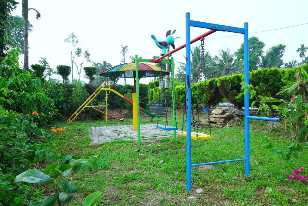 Sakleshpur: Giridarshini Homestay - Pool, Falls, Home Food & Estate