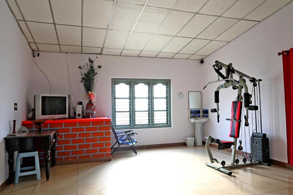 Sakleshpur: Giridarshini Homestay - Pool, Falls, Home Food & Estate