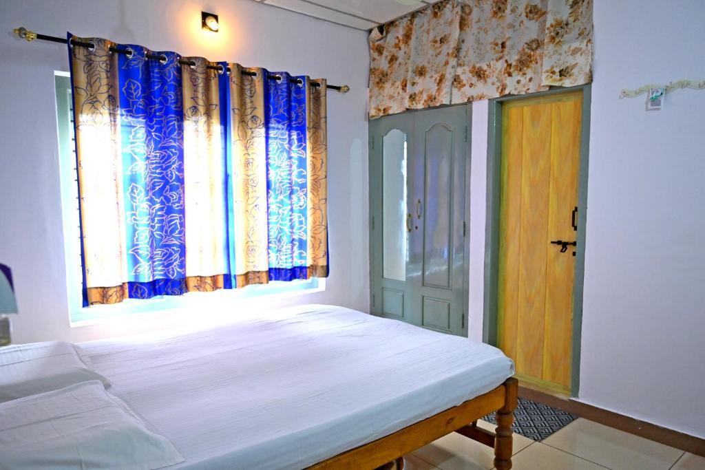 Sakleshpur: Giridarshini Homestay - Pool, Falls, Home Food & Estate