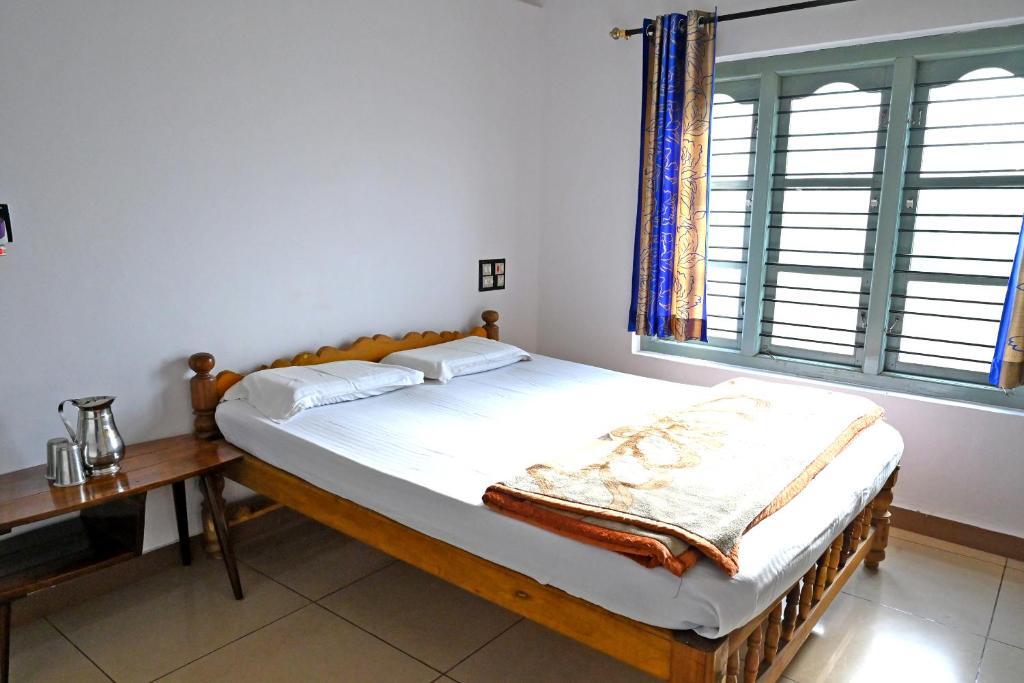 Sakleshpur: Giridarshini Homestay - Pool, Falls, Home Food & Estate