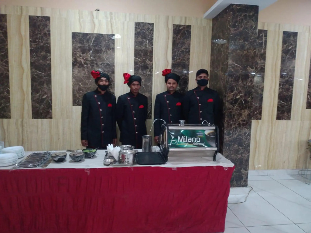 Джуси: Hotel Hts