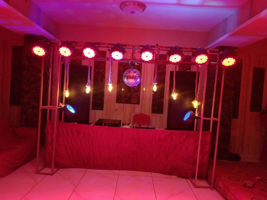Джуси: Hotel Hts