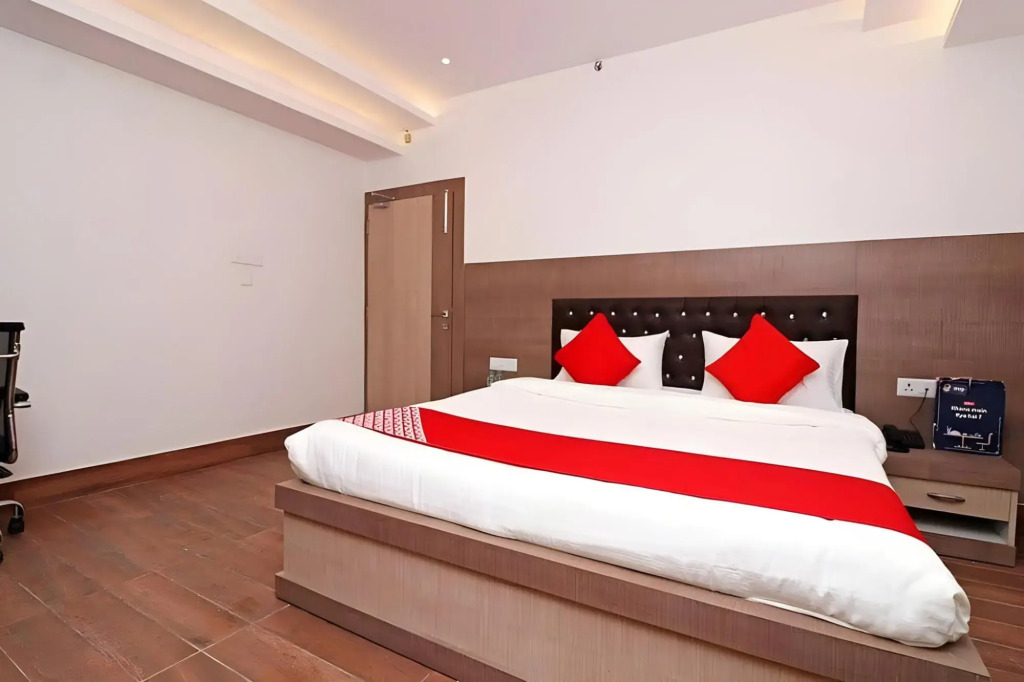 Джуси: Hotel Hts