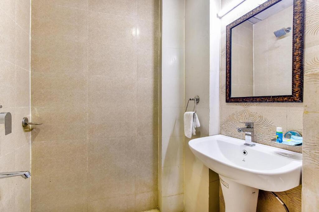 Дехрадун: Fabhotel Surya Residency