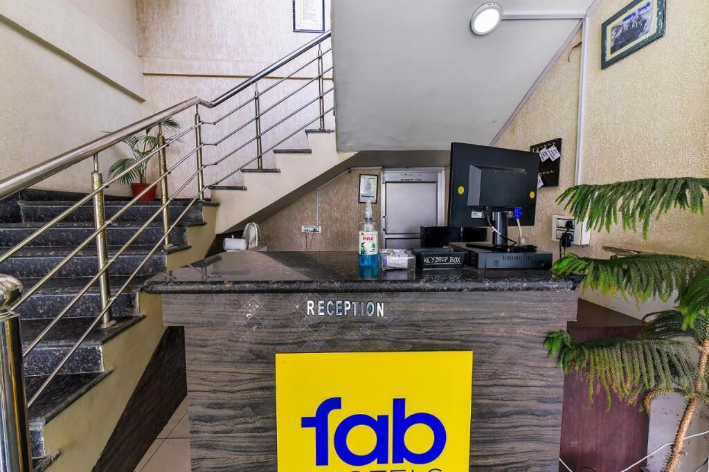 Дехрадун: Fabhotel Surya Residency