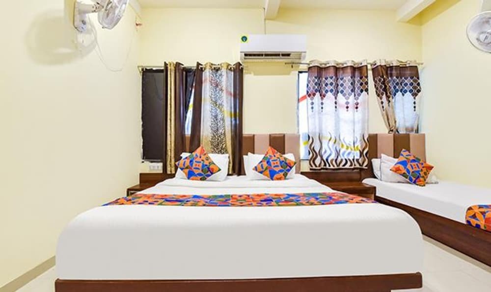 Ахмедабад: Fabexpress Poonam Palace