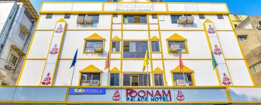 Ахмедабад: Fabexpress Poonam Palace