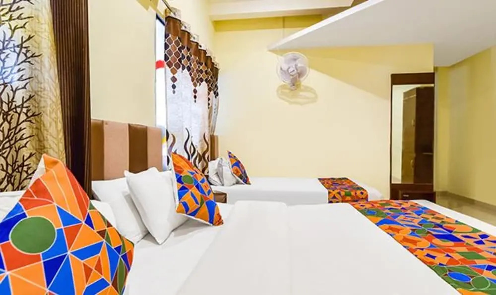 Ахмедабад: Fabexpress Poonam Palace