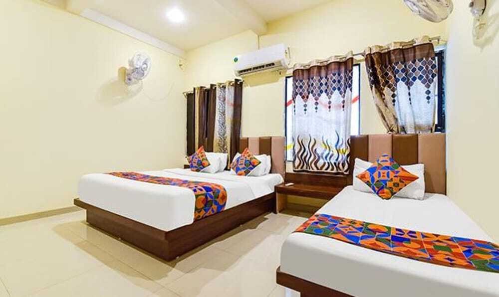 Ахмедабад: Fabexpress Poonam Palace