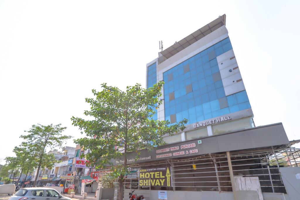 Вадодара: OYO 79733 Hotel Shivay