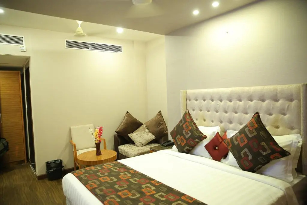 Дела: Hotel SV Kashipur