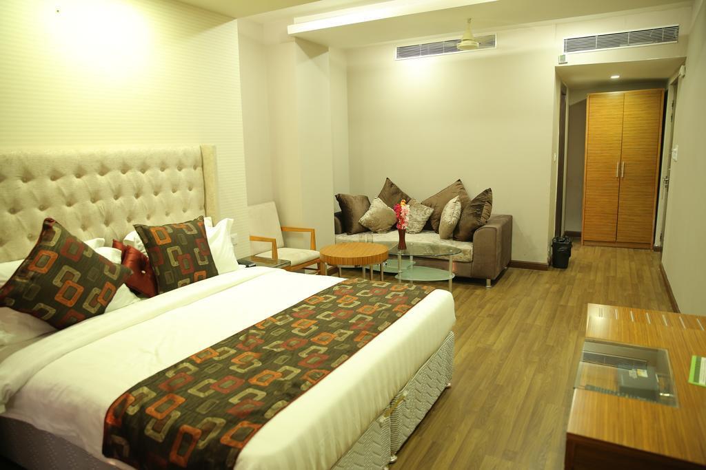 Дела: Hotel SV Kashipur
