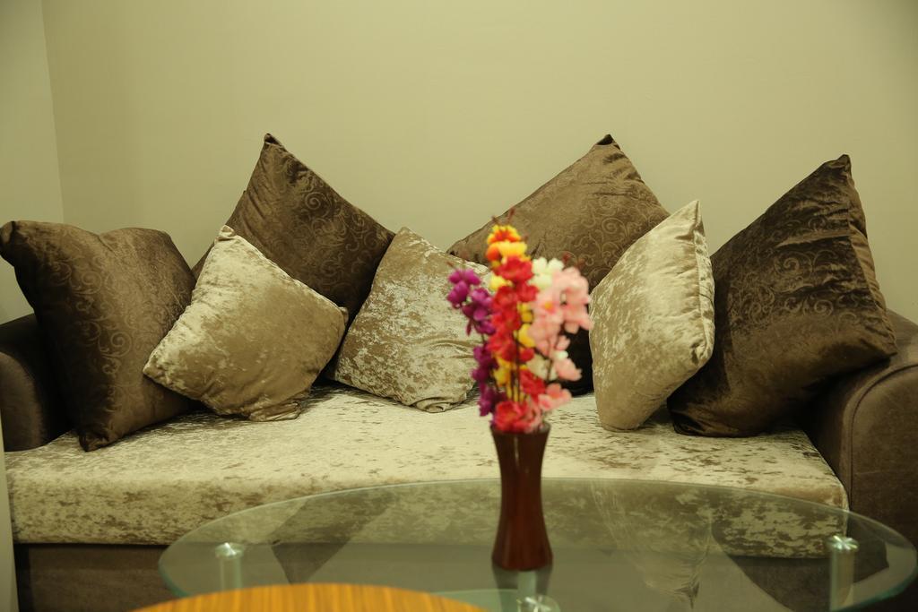 Дела: Hotel SV Kashipur