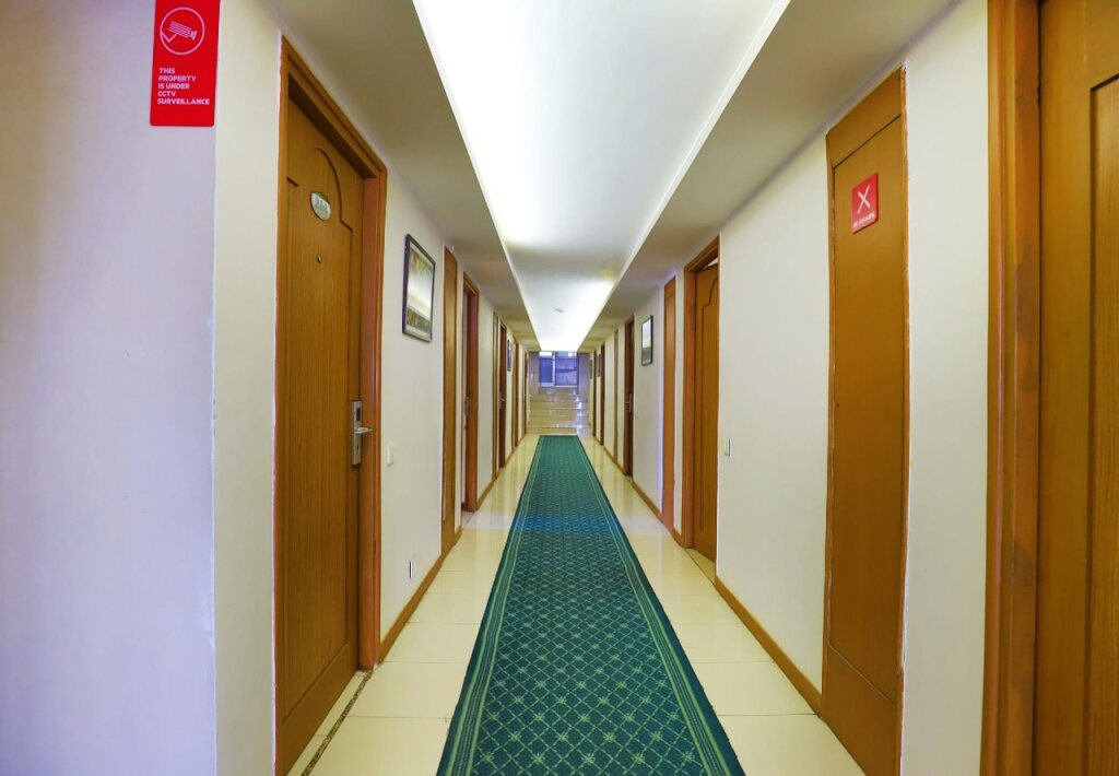 Вадодара: OYO 9677 Hotel Surya